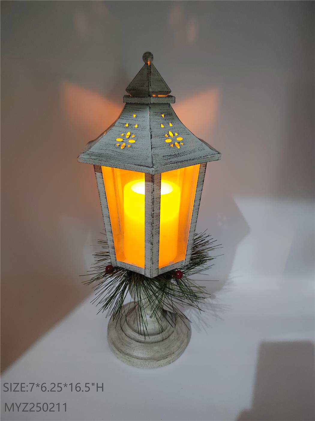 Decorative Metal Lantern Style 018